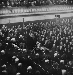 Em 27 de janeiro, o Sr. Churchill dirigiu-se a uma audiência no Free Trade Hall, Manchester, 1913, 1945
