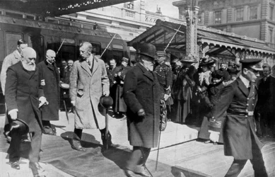 A caminho de seu próprio país pela última vez, o rei Edwards volta de Biarritz, 1910