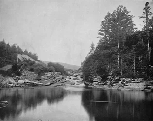 No rio Ammonoosuc, montanhas brancas, New Hampshire, c1897.