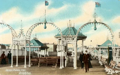 No cais do palácio, Brighton, Sussex, c1900s