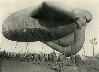 Um de nossos balões de observação, 1919.