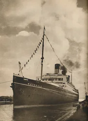 Um dos maiores navios em operação, o Majestic, de propriedade da Cunard White Star Line, 1936