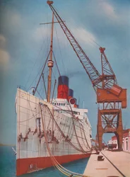 Um dos mais populares navios transatlânticos, o Mauretania em Southampton, 1937