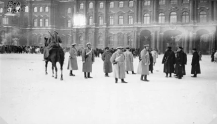 Praça do palácio, São Petersburgo, Rússia, no domingo sangrento, 1905