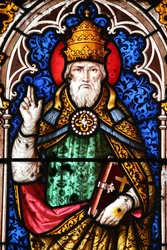 Pape Alexandre Ier (pape de 107 a 116) - Igreja de São Fargeau. Janela de vidro manchado. Papa Alexandre I. França