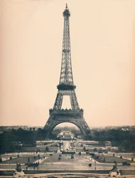 Paris. - A torre Eiffel. - LL, c1910.