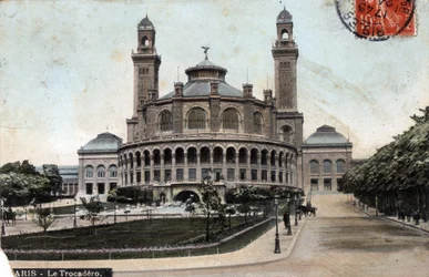 Paris: vista exterior do Palais du Trocadero - Cartão Postal datado de 1908