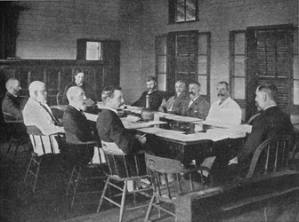 Parlamentos dos domínios ultramarinos britânicos: o Conselho Legislativo de Fiji em sessão, 1909