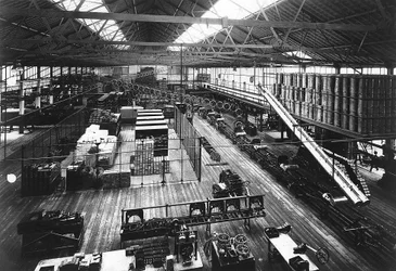 Parte da linha de produção na fábrica de Fords Highland Park, Detroit, Michigan, EUA, c1914