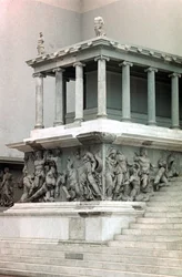 Altar de Pérgamo, século II aC