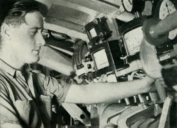 Suboficial de um submarino britânico, Segunda Guerra Mundial, 1945.