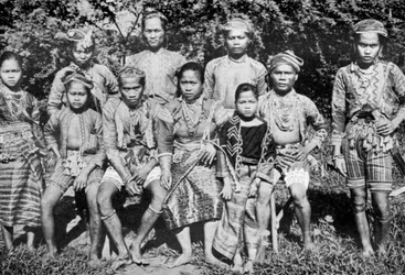 Ilhéus das Filipinas em traje de festa, 1926