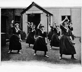 Broca física em Canning Town Womens Settlement, Londres, c1901 1901