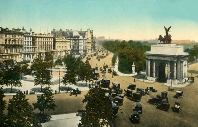 Piccadilly de Hyde Park Corner, Londres, c1915.