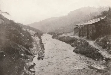 Desvio Pirahy: Veja a jusante da saída do túnel. 1914