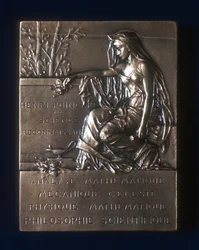 Placa comemorativa da morte de Henri Poincaré, matemático francês, 1912