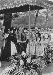 Princesa Alexandra Presenting Certificate to Nurses em Marlborough House, 21 de julho de 1899, 1901.