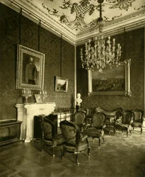 Escritório particular do imperador Franz Joseph I em Hofburg, Viena, Áustria, c1935.