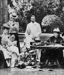 Rainha Victoria e família na Casa Osborne, final do século XIX