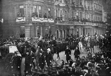 Procissão fúnebre da rainha Victorias passando por Londres, 1901