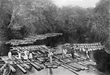 Balsas no rio Tebicuary-mi, Paraguai, 1911