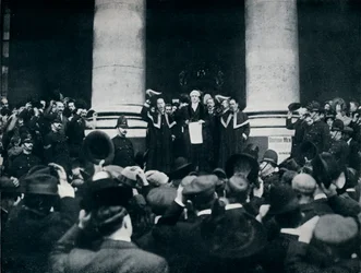 Lendo a Proclamação da Guerra contra a Turquia do Royal Exchange, Londres, 1914