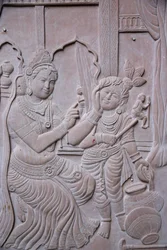 Alívio retratando o deus hindu Krishna com sua madrasta Yashodha. Índia