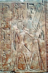 Alívio da Rainha Hatshepsut em vestido masculino, Templo de Amon, Karnak, Egito, c1500 aC