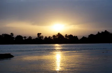 Rio Nilo ao pôr do sol, Egito