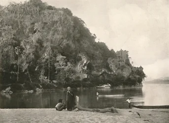 Cena do rio - o segundo desfiladeiro, perto de Bhamo, 1900.