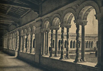 Roma - São Paulo sem Muros - Claustro do Mosteiro dos Monges Beneditinos. Trabalho do