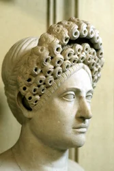 Penteado feminino romano, 54-68 dC