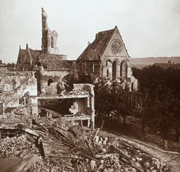 Igreja em ruínas, Vauxaillon, norte da França, c1914-c1918