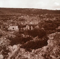 Ruínas, Anizy-le-Château, norte da França, c1914-c1918