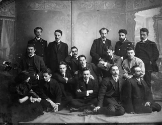 Autor e poeta russo Andrei Bely com autores simbolistas, 1907