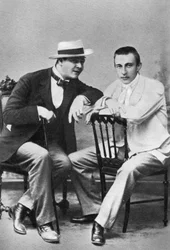 Cantor de ópera russo Feodor Chaliapin com o compositor e pianista Sergei Rachmaninov, c1890