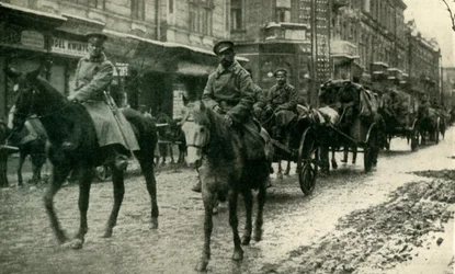 Coluna de suprimentos russa em Przemysl, março de 1915, c1920.