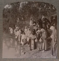 Mulheres russas que prestam serviço nas margens do Jordão, c1900