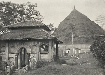 Ruwanwali Dagoba para Anuradhapura. Zona leste, 1926
