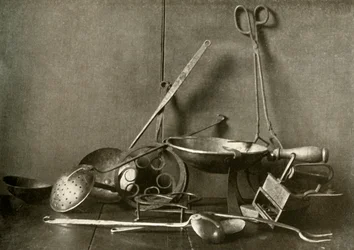 Sadiron, tenaz, skimmer, garfo, tripé e picareta de cobre, século XVIII, 1937.