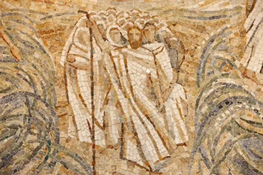 Basílica da abadia de Saint-Maurice, Mosaico de Madeleine DienerMoses e os Hebreus que atravessam o Mar Vermelho, Saint-Maurice, Suisse