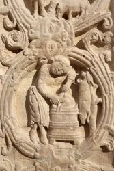Basílica de Saint Denis. Portal central. Calendário agrícola, 20150919, Saint-Denis, França