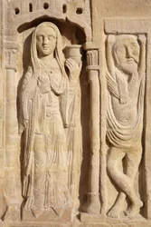 Basílica de Saint Denis. Portal central. The wise virgin, 20150919, Saint-Denis, França.