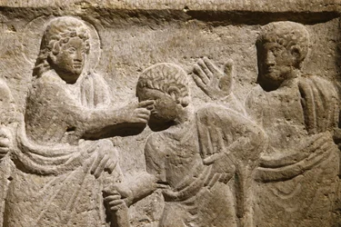 Abadia de Saint Victor, Marselha. Detalhe do sarcófago: Jesus a curar um homem cego. França