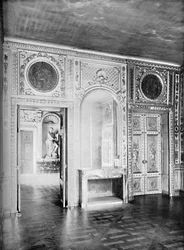 Salon, com porta aberta para a sala de jantar - H¶tel Lauzun, 1903