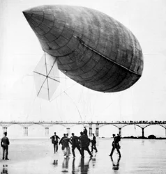 Dirigível Santos-Dumonts com partida de Trouville, França, 1905
