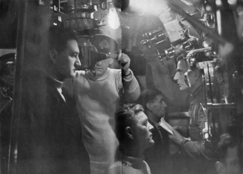 Cena a bordo de um submarino britânico, Segunda Guerra Mundial, 1945.