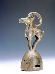 Terminal celestial em forma de cabra de montanha, período Tagar, séc. VII-6 a.C. (bronze)