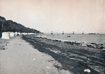 Vista para o mar - praia balnear e píer de suspensão, 1895