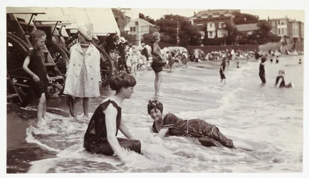 Banho de mar, Broadstairs, Kent, c 1913